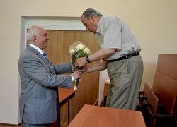 Від імені учасників конференції Володимир Шлапак щиро привітав колишнього ректора, професора Олександра Геркіяла, який стояв у витоків відродження підготовки фахівців з лісового та садово-паркового господарства